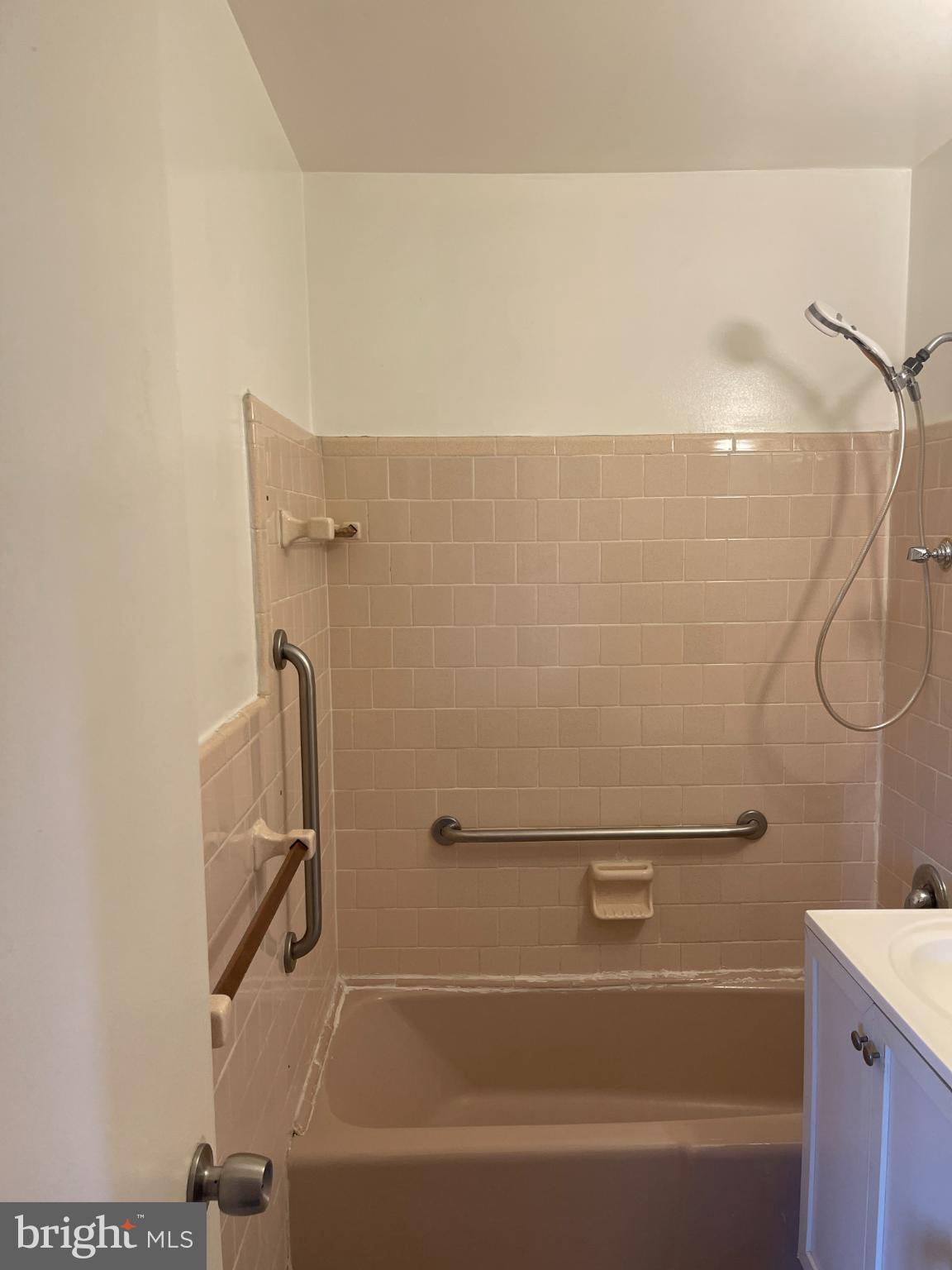 GEORGE MASON VILLAGE - Residential