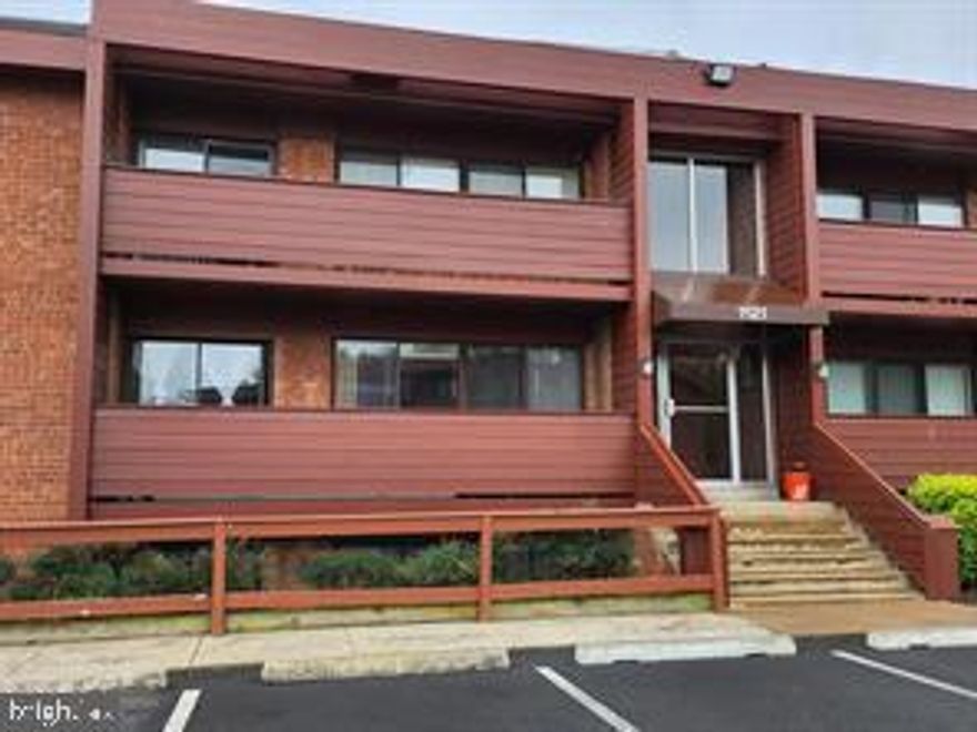 Top-floor, one-bedroom, one-bathroom condo currently available at George Mason Village.
This unit features an open living and dining area with ample natural light, a private balcony, and significant storage space, including a walk-in closet and an additional hallway closet. While the property has been well-maintained by the long-term owner, it is being sold "AS IS," offering a great opportunity for custom updates to make it your own.
The community provides excellent amenities, including a pool, barbecue area, and playground. The location is ideal for commuting to Fort Myer and the Pentagon, with close proximity to the W&OD and Old Dominion trails, as well as local shops, restaurants, and major highways. Please note that ALL UTILITIES are included in the condo fees.