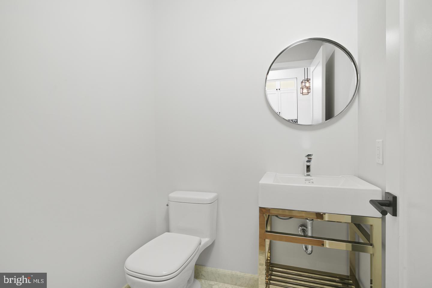 QUEEN VILLAGE - Residential