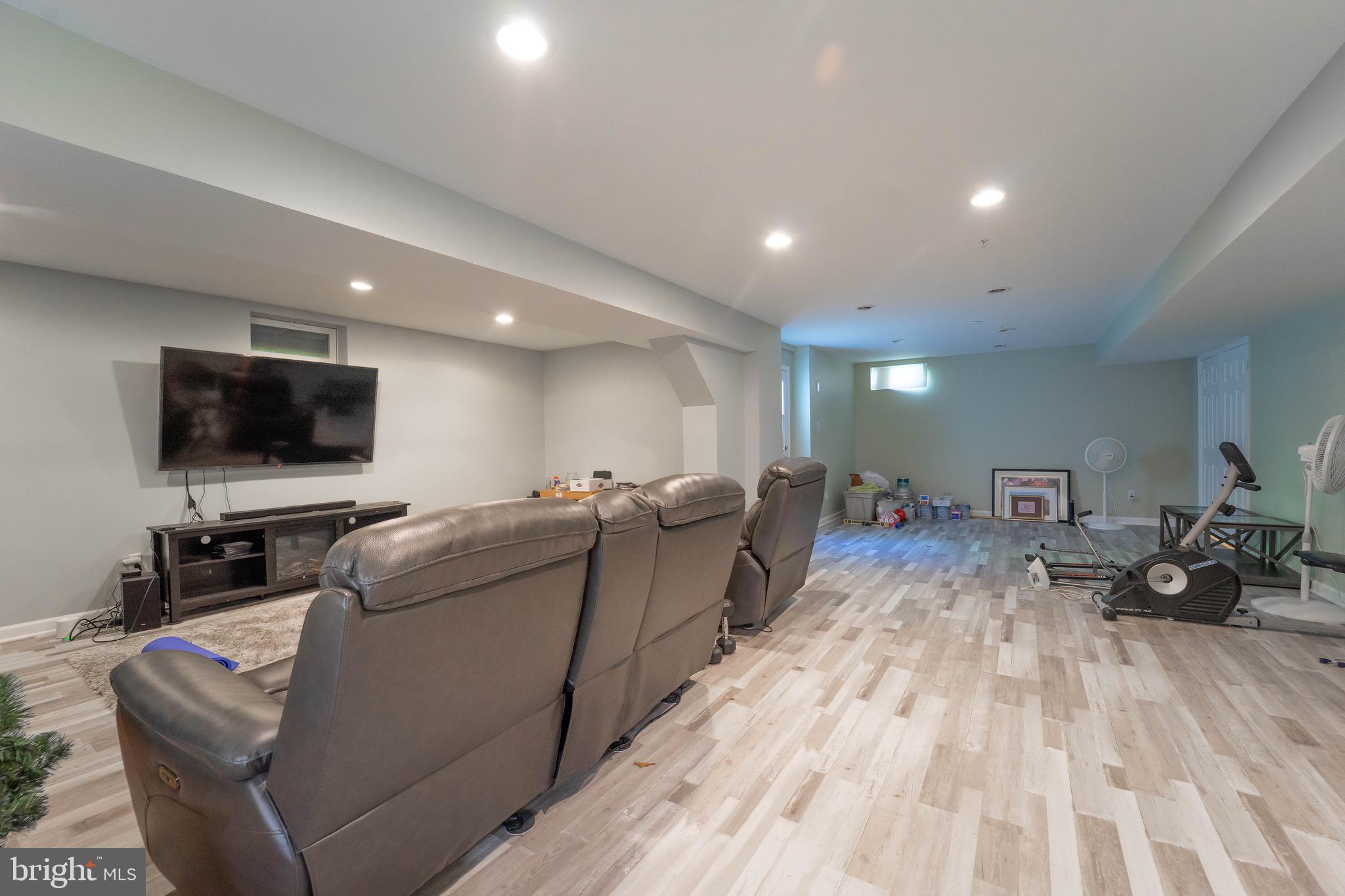 ADNELL SUB-PLAT FIVE> - Residential