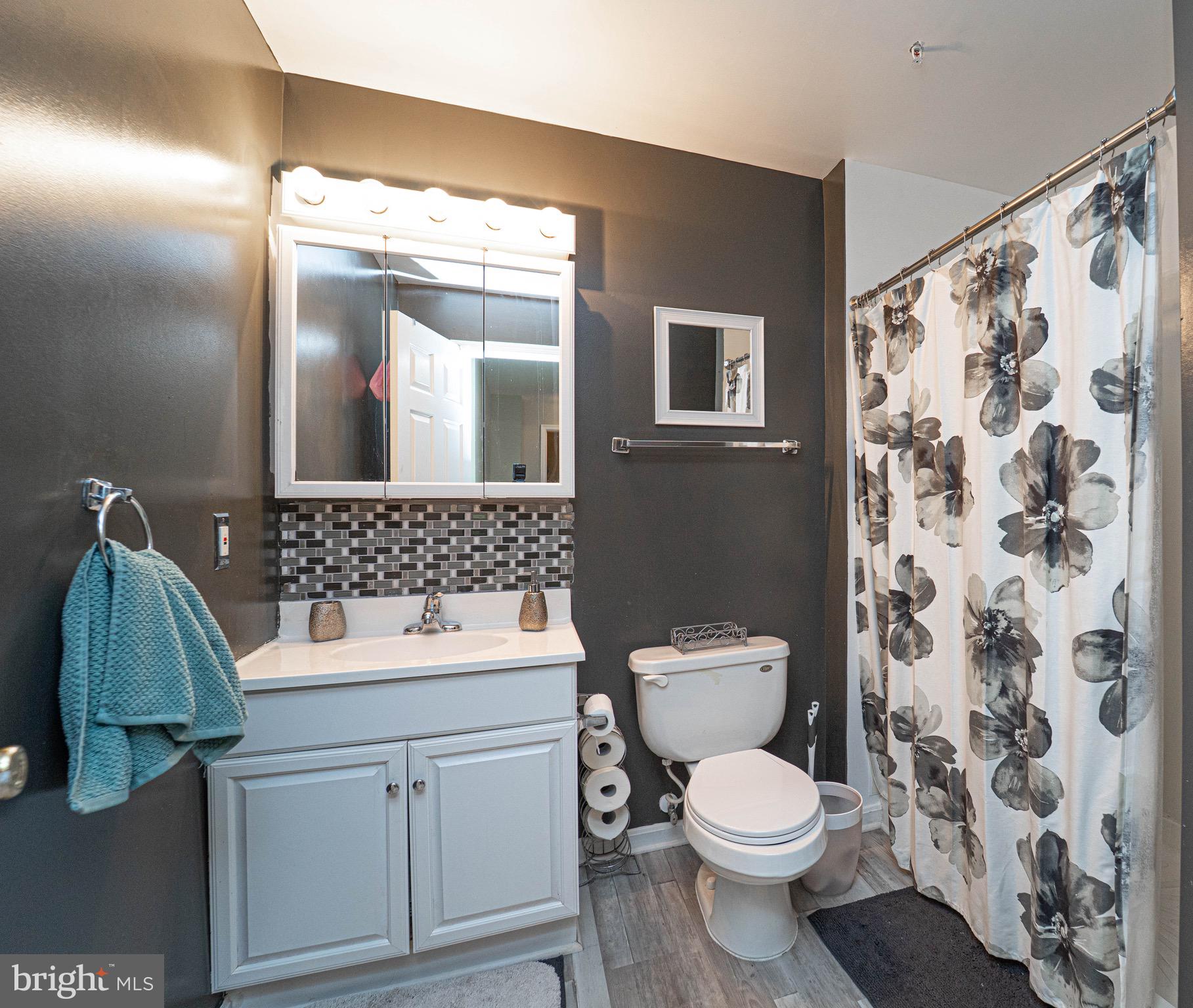 ADNELL SUB-PLAT FIVE> - Residential