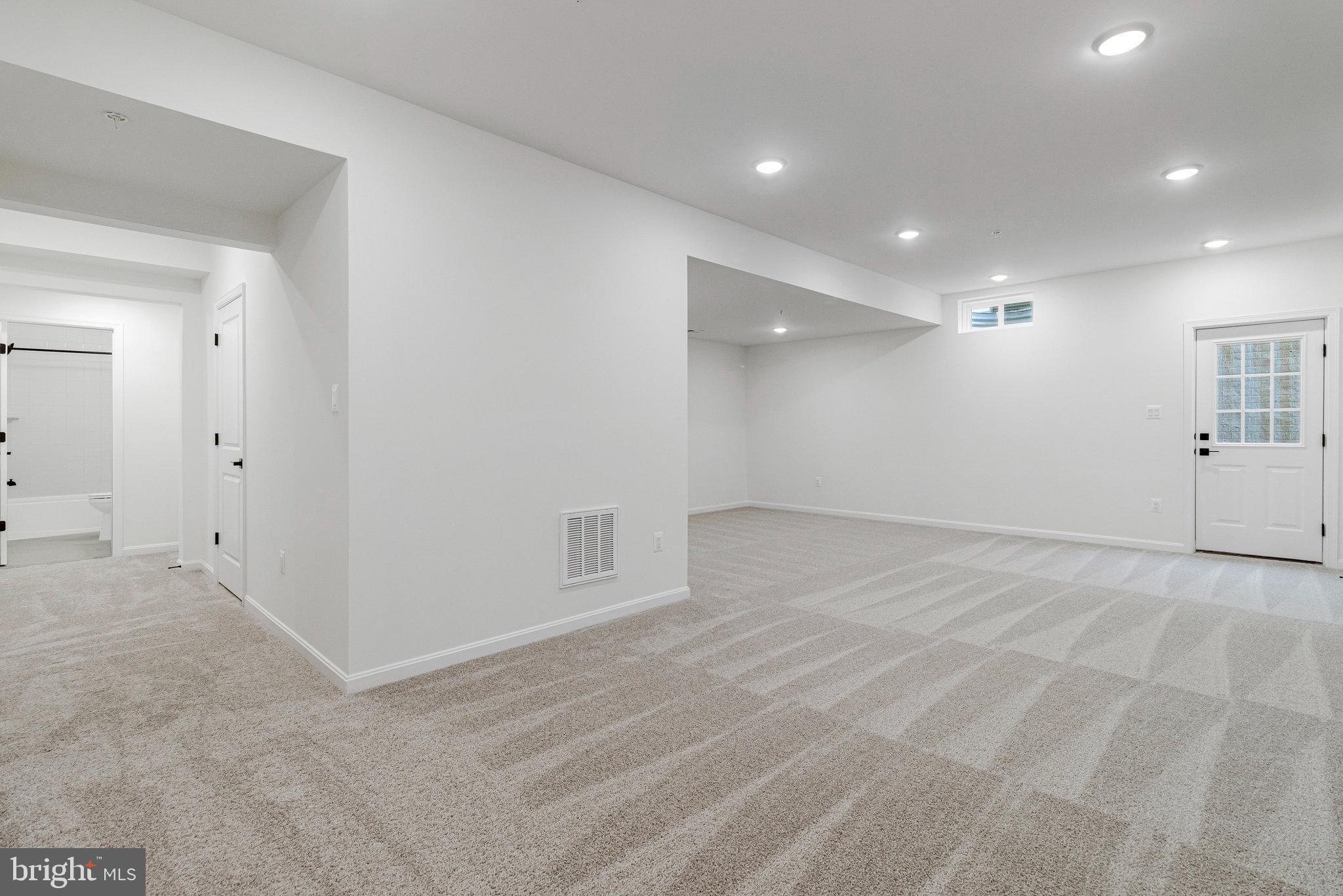 ELMWOOD FARM - Residential