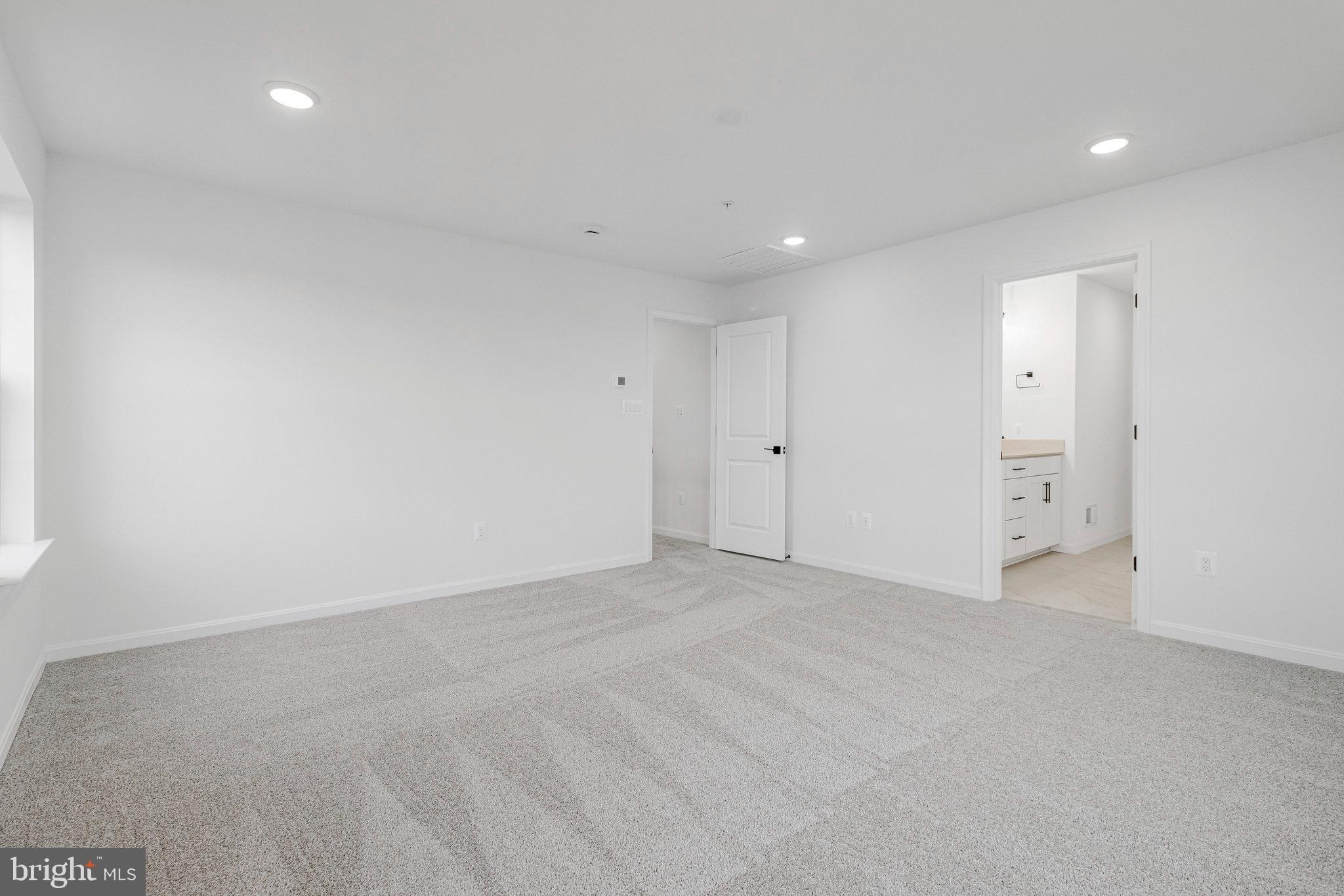 ELMWOOD FARM - Residential