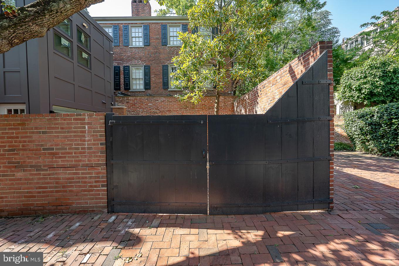 SOCIETY HILL - Residential