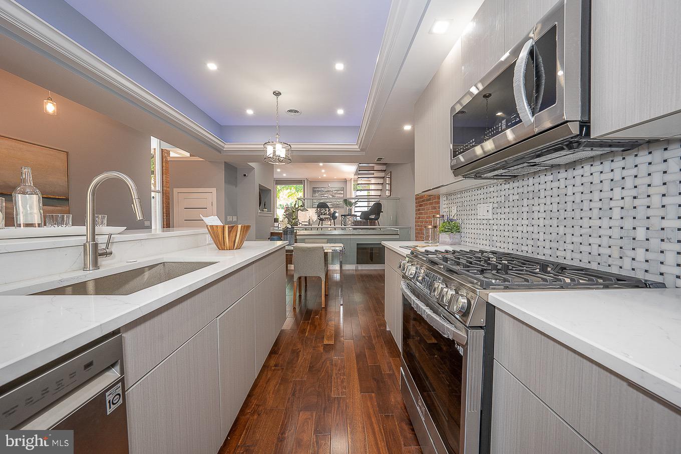 SOCIETY HILL - Residential