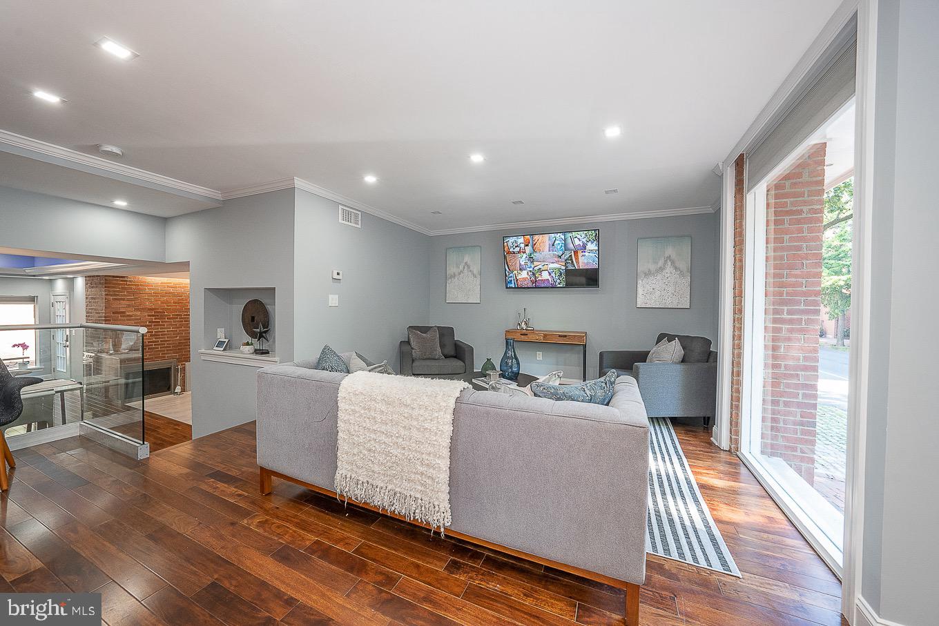 SOCIETY HILL - Residential