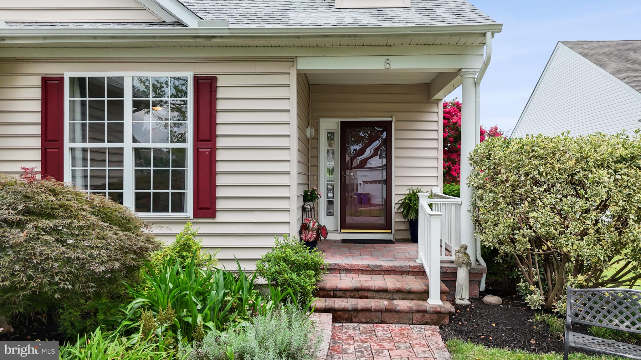 8 WAUWINET COURT
