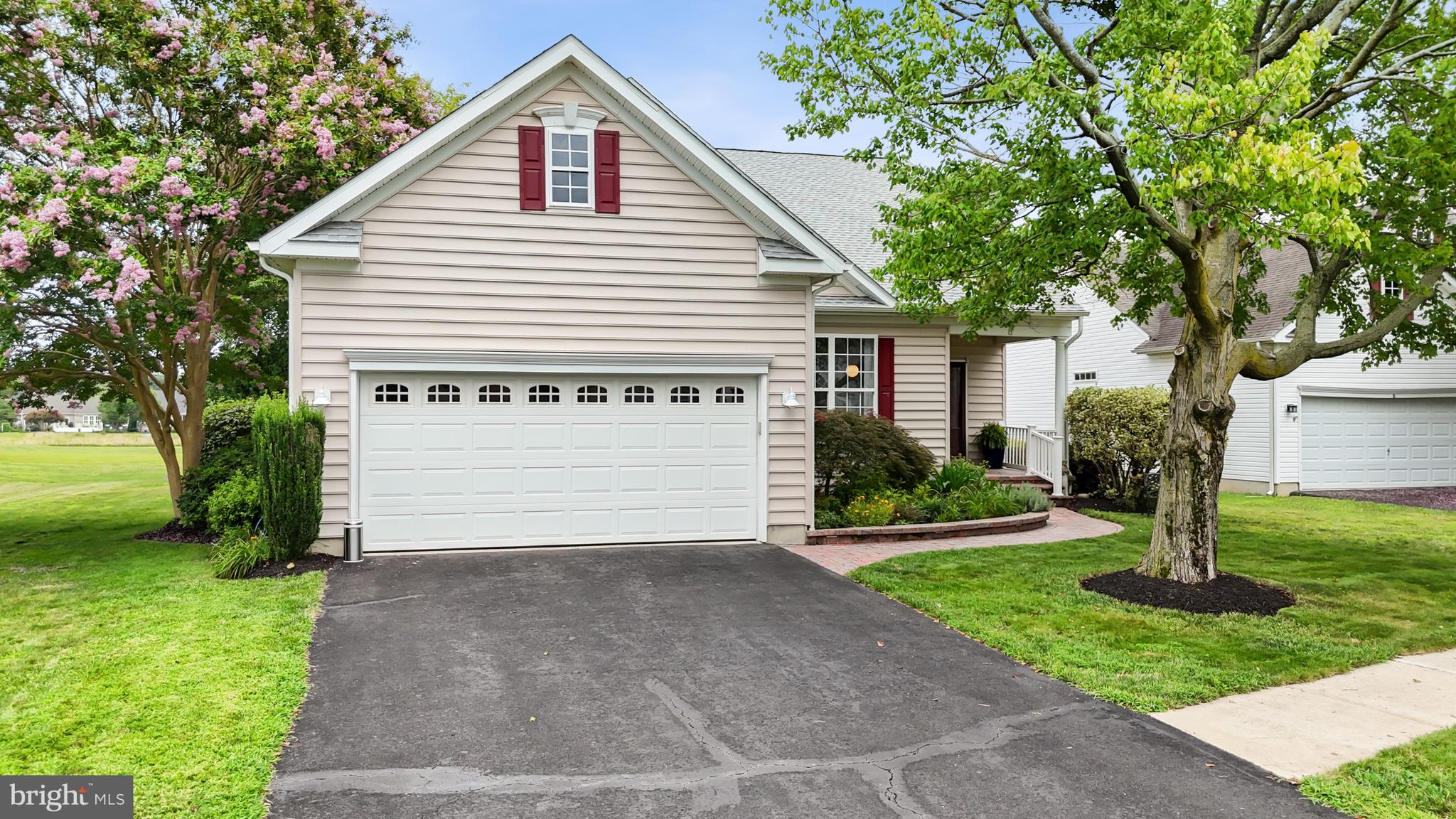 8 WAUWINET COURT