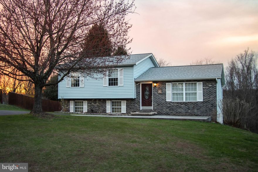 4 LARGE LEVELS AND THE PERFECT YARD TO GO WITH IT!

SALTWATER POOL ONLY USED 2 SEASONS, BASICALLY BRAND NEW.

LARGE DETACHED GARAGE AND SEPERATE SMALLER SHED (SHE SHED?)
ROOF IS ONLY 2 YEARS OLD

NEW DUAL HVAC INSTALLED 5 YEARS AGO

NEW ASPHALT DRIVEWAY AND CONCRETE PAD IN FRONT OF GARAGE LAID IN 2025

BRAND NEW CARPET IN ALL BEDROOMS

NEW KITCHEN PLUMBING AND GARBAGE DISPOSAL.

TONS OF UPGRADES!! 

CALL FOR SHOWING BEFORE IT'S GONE