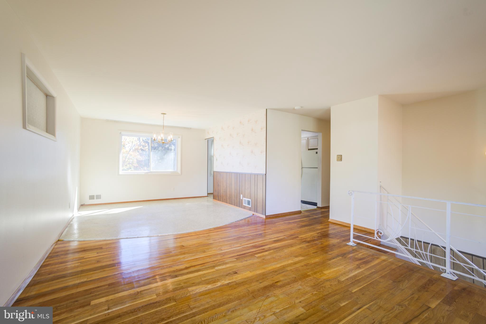 ENGLISH MANOR - Residential Lease