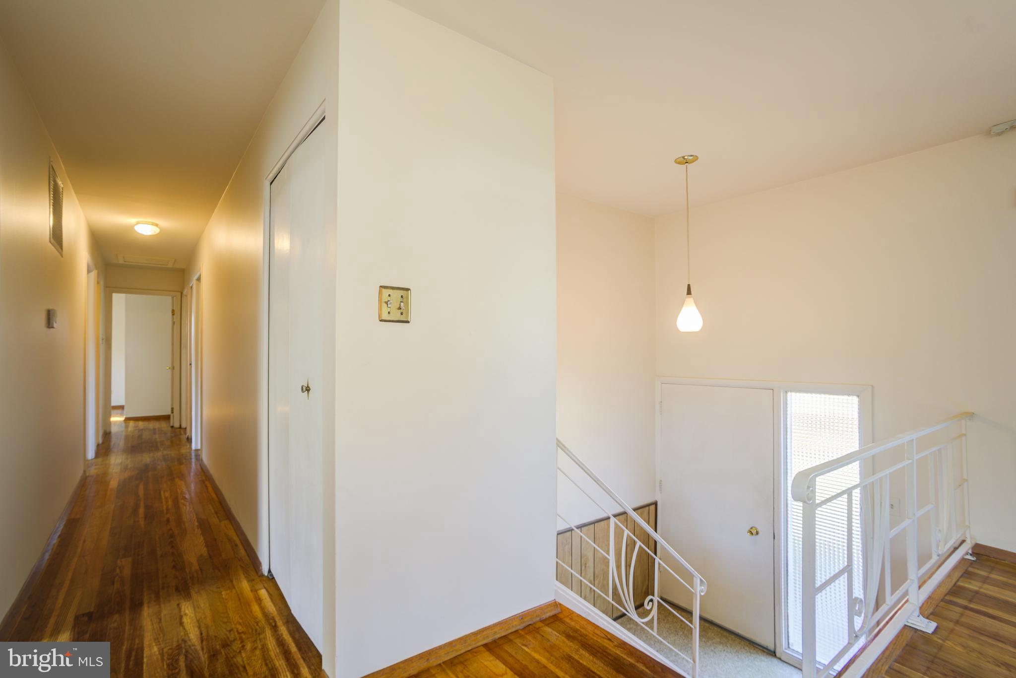 ENGLISH MANOR - Residential Lease