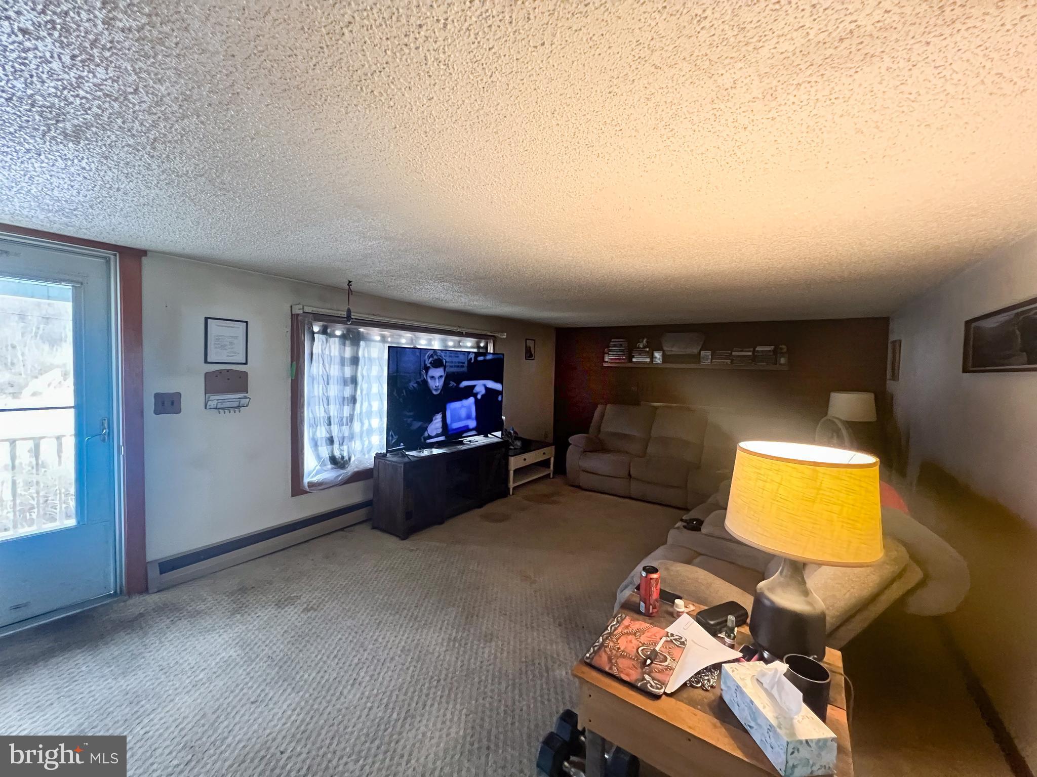 186 W RAILROAD STREET