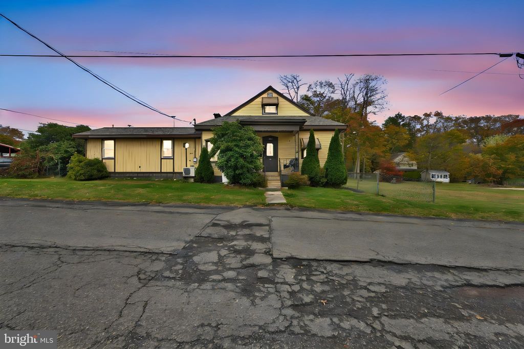 Photo of 307 S Wylam Street, FRACKVILLE, PA 17931 (MLS # PASK2024092)