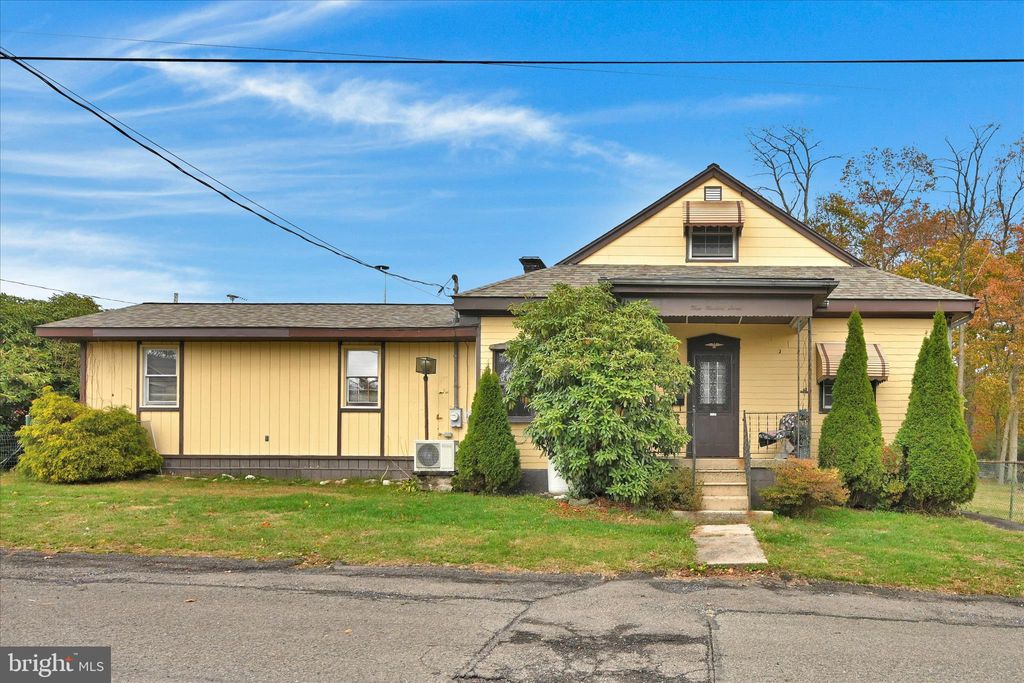 Photo of 307 S Wylam Street, FRACKVILLE, PA 17931 (MLS # PASK2024092)