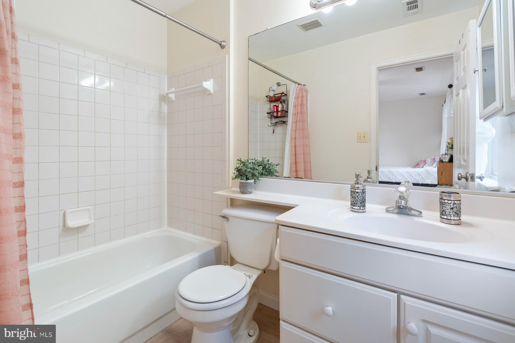 BROOK FARM - Residential