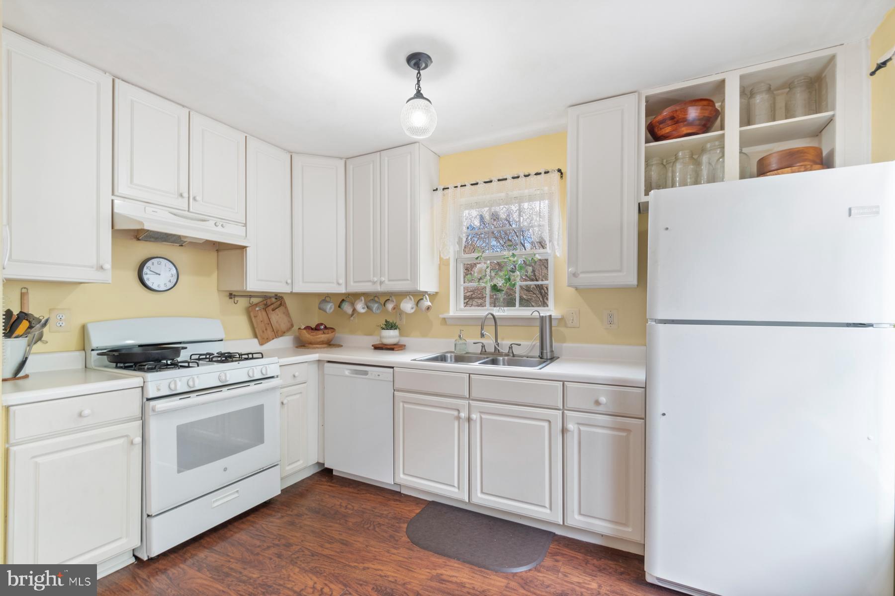 BROOK FARM - Residential