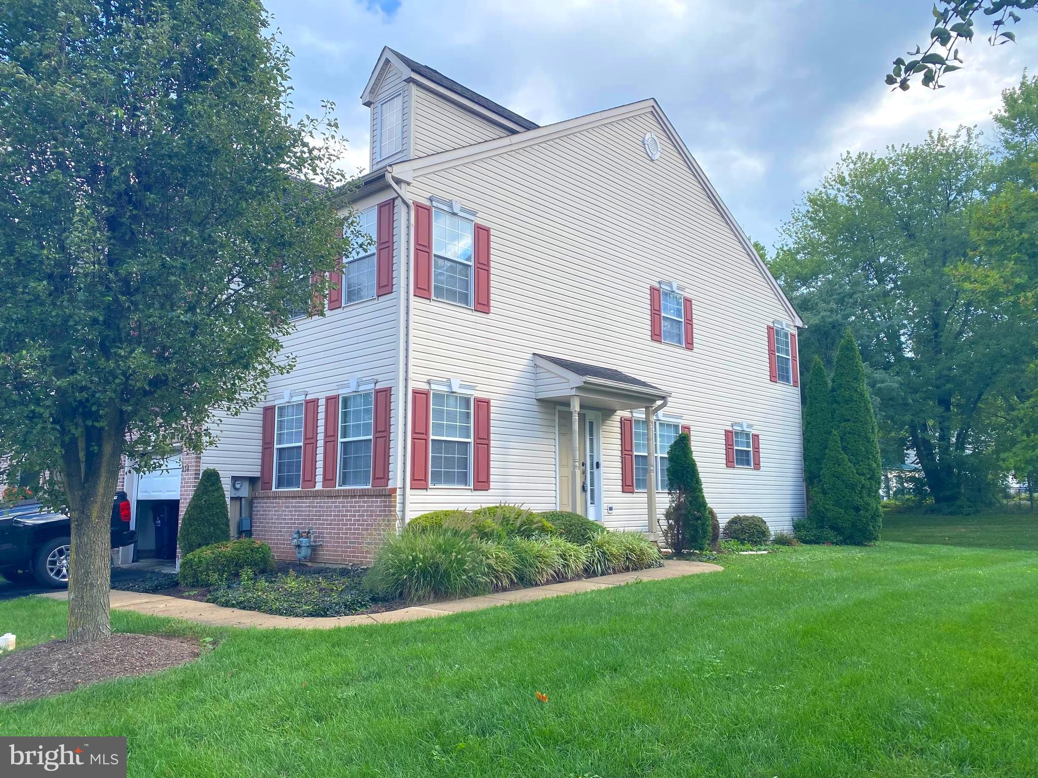 Welcome to this beautifully maintained Sheffield model end-unit townhome, featuring 3 bedrooms and 2.5 bathrooms, located in the highly desirable Heather Meadows community within the award-winning North Penn School District!
Step inside through the private side entrance and be greeted by a welcoming foyer that opens to a bright dining area and a versatile living room or office space. The spacious family room showcases a dramatic two-story staircase and oversized windows that flood the space with natural light. Adjacent to the family room is the open-concept kitchen, equipped with a natural gas stove and ample counter space—perfect for everyday living and entertaining.
Upstairs, the generous primary suite offers abundant closet space and a large en-suite bathroom. Two additional bedrooms, a convenient upstairs laundry room, and a full hall bath complete the second floor.
The finished basement provides extra living space for a home gym, playroom, or media room. This home also includes a one-car garage for added convenience.
Don’t miss the opportunity to own this spacious and light-filled townhome in a prime location close to shopping, dining, and major routes!