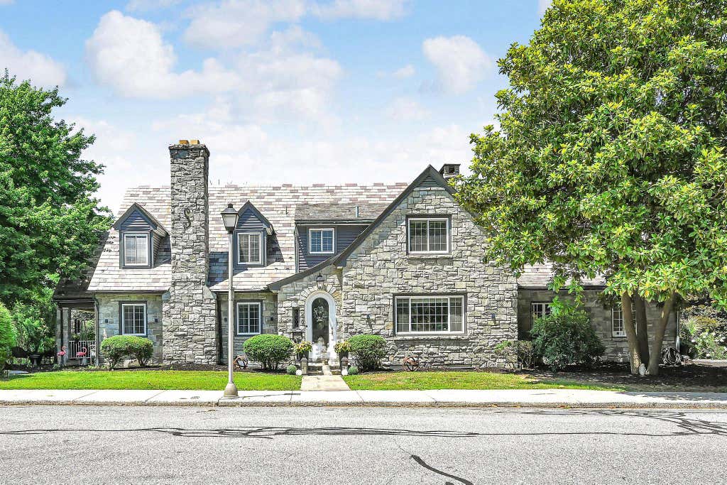 Photo of 98 Highland Avenue, EPHRATA, PA 17522 (MLS # PALA2092448)