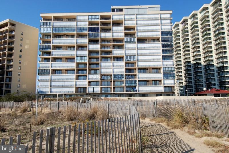 Adorable! Popular oceanfront building, with huge outdoor pool and oversized sun deck area with direct access to beach and ocean. This studio unit has a full kitchen with stove, refrigerator, microwave and full size washer/dryer. Upgraded tile, cabinets and counters. Nicely decorated with large bay window. Conveniently located to shops, restaurants and great night life. Must see! This won't last long. Great rental investment!!!!