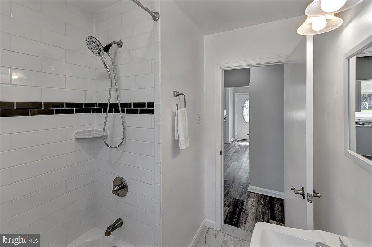 HAMILTON HILLS - Residential