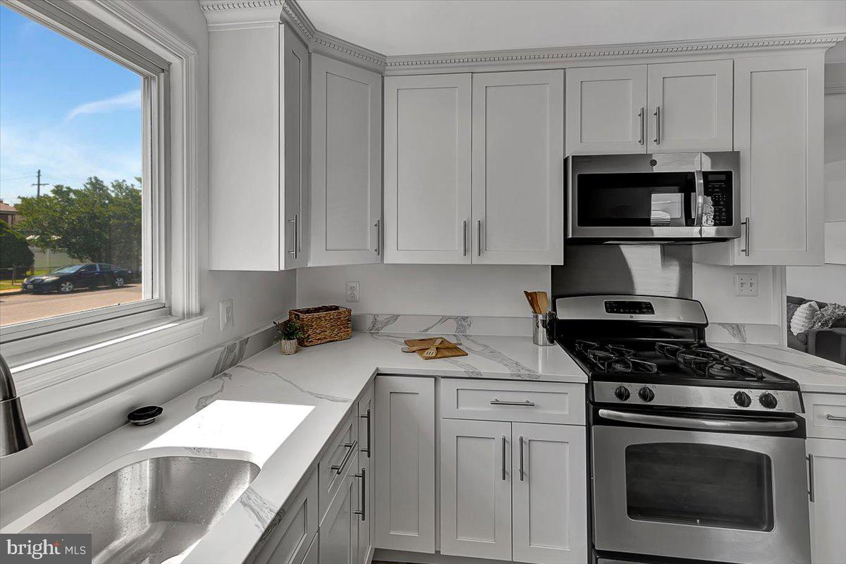 HAMILTON HILLS - Residential