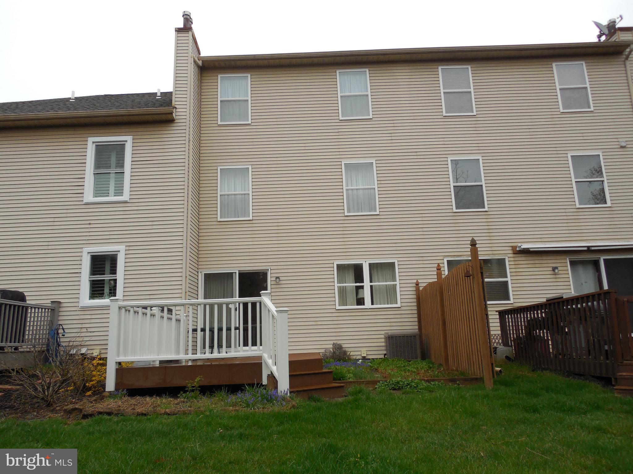 323 PARKVIEW DRIVE