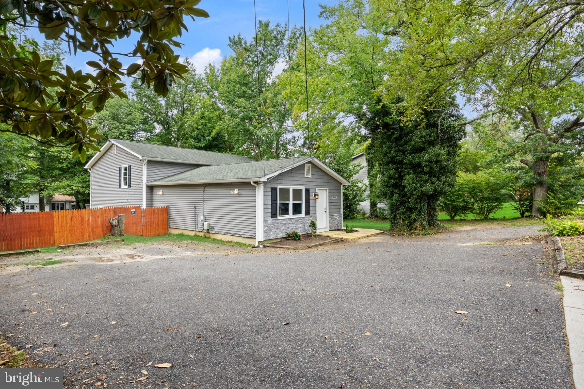 2005 CHAPEL AVENUE W