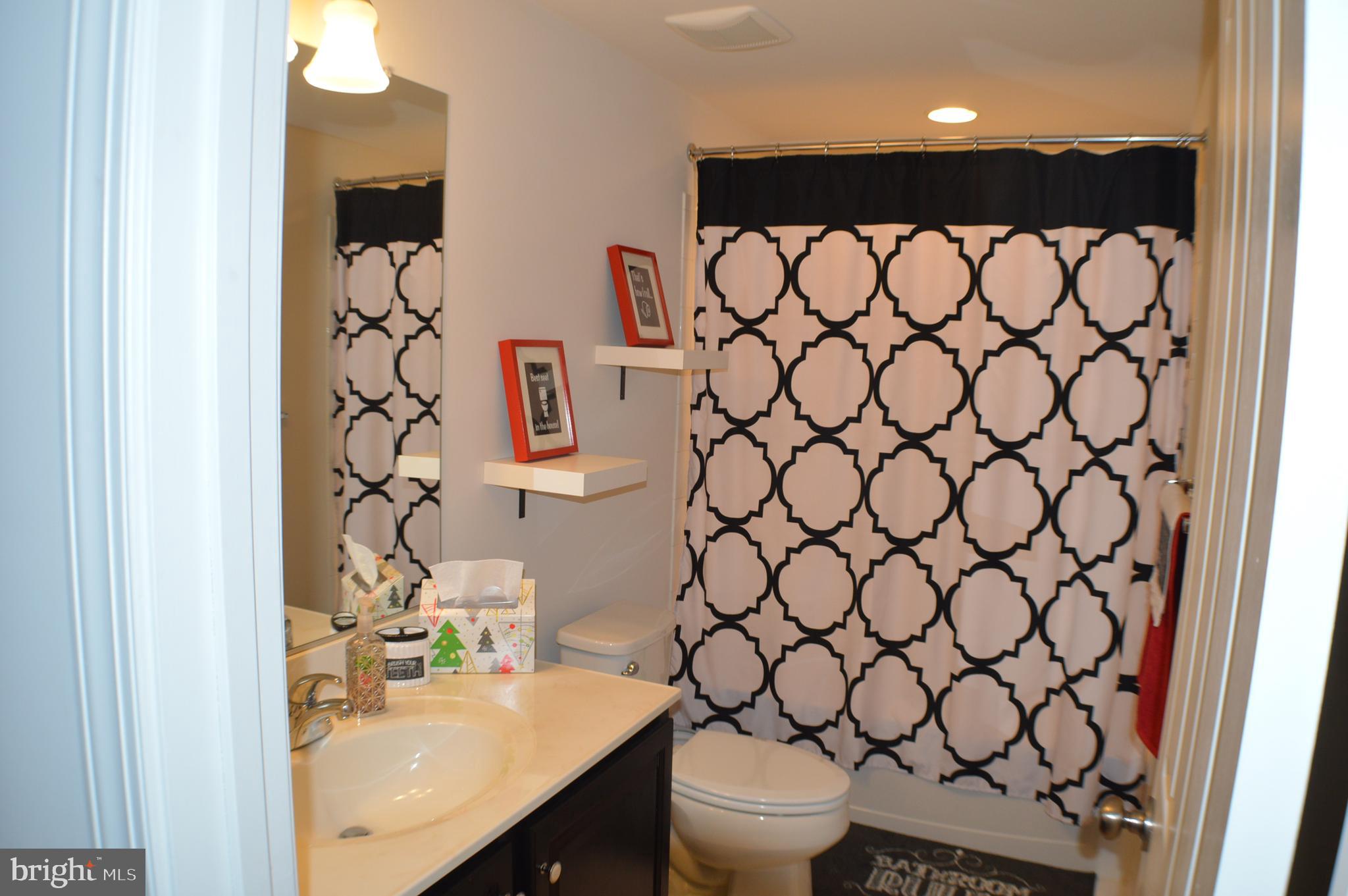 SAVANNAH VILLAGE - Residential Lease