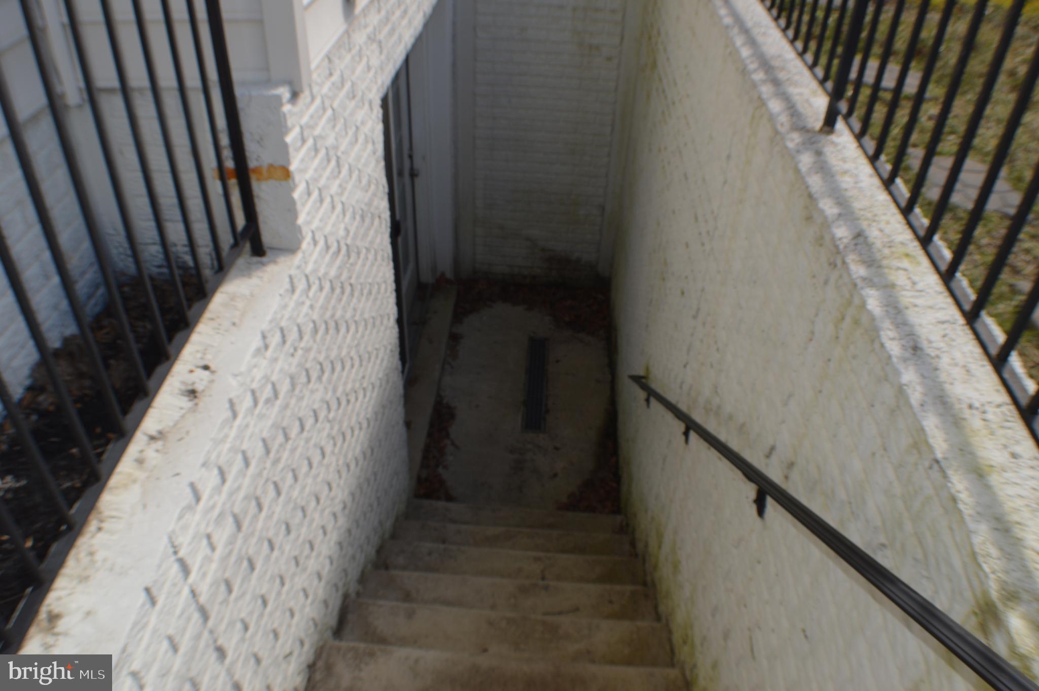 SAVANNAH VILLAGE - Residential Lease