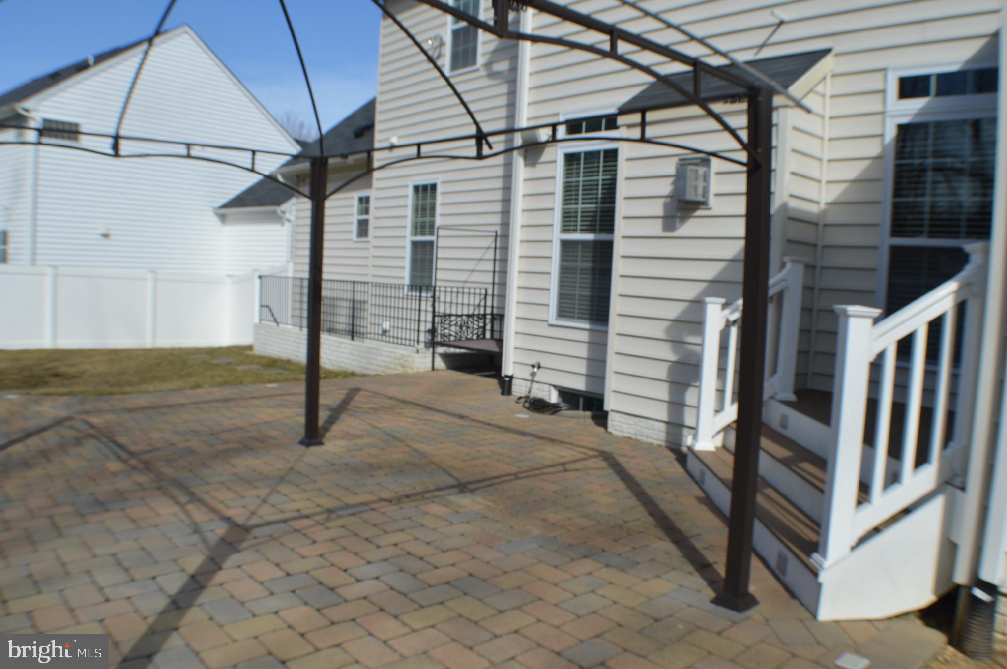 SAVANNAH VILLAGE - Residential Lease