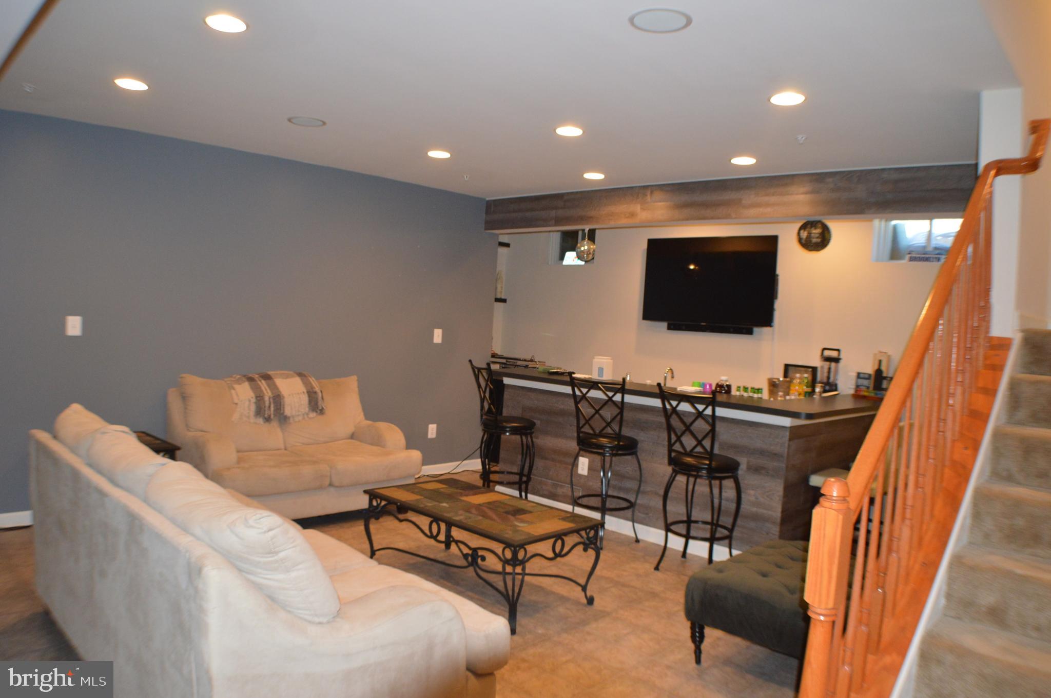 SAVANNAH VILLAGE - Residential Lease