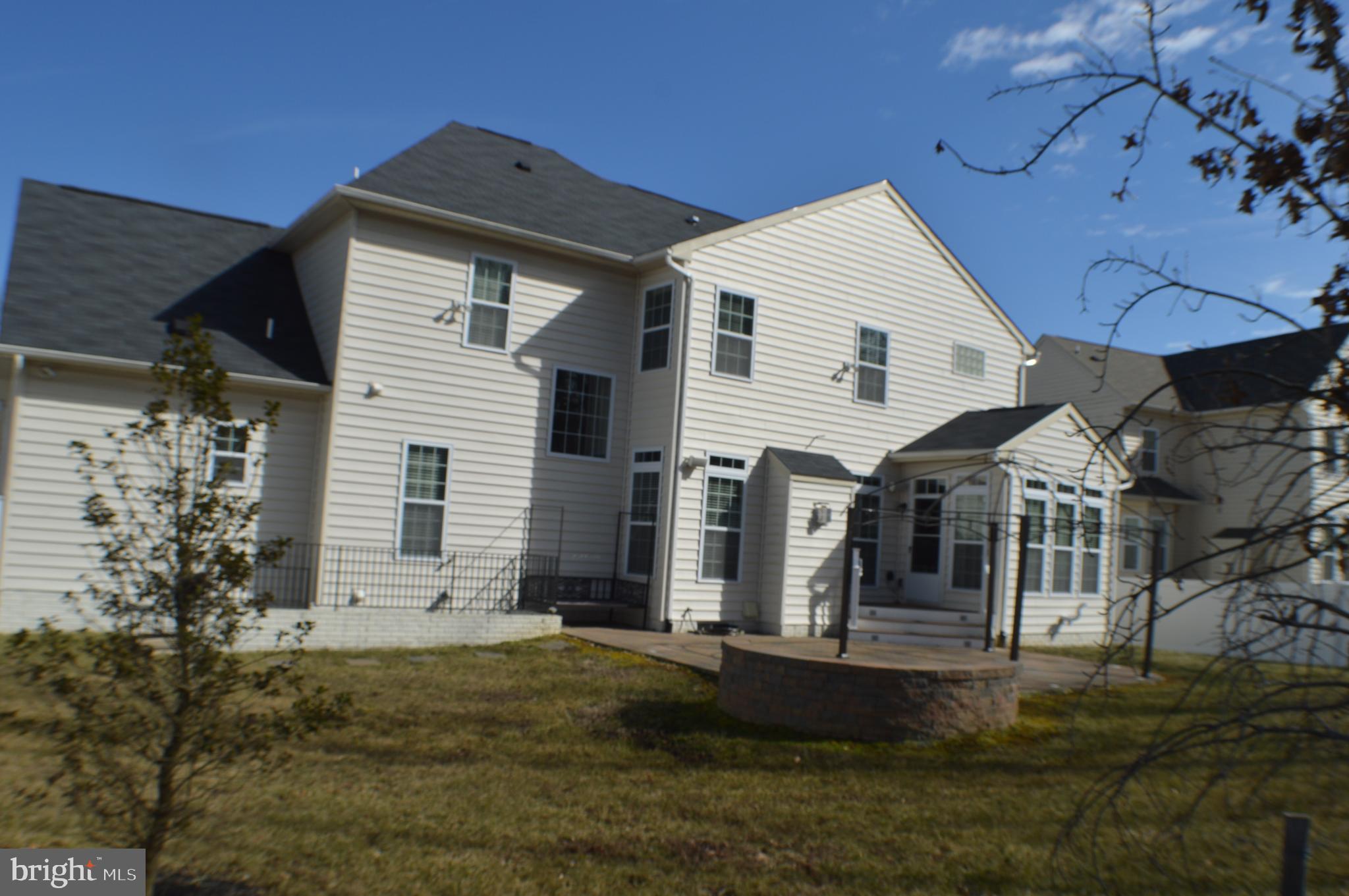 SAVANNAH VILLAGE - Residential Lease