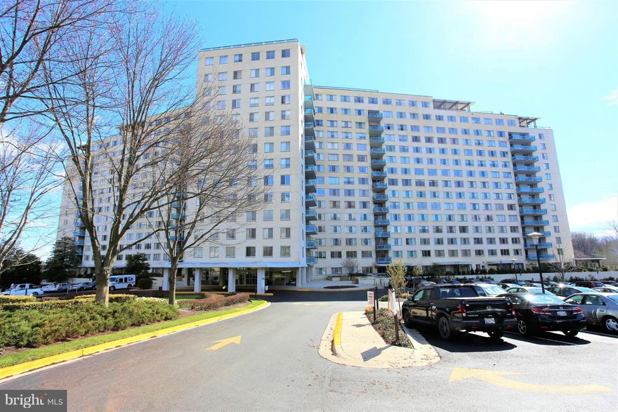 Large efficiency unit in complex... Beautiful views, Great kitchen, lots of closet space, all utilities and cable included in the rent,.... Enjoy 24 hour desk service, pools, tennis, 20 acre park with lake, fitness room, just across the street from the Grosvenor Metro and Strathmore Center. One Garage Parking. minutes to Whole Foods and Restaurant. Move in fee $400.