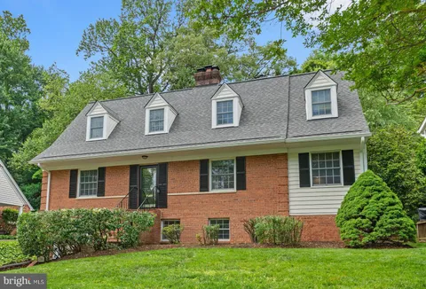 708 W Timber Branch Parkway, Alexandria, VA MLS: VAAX2044954