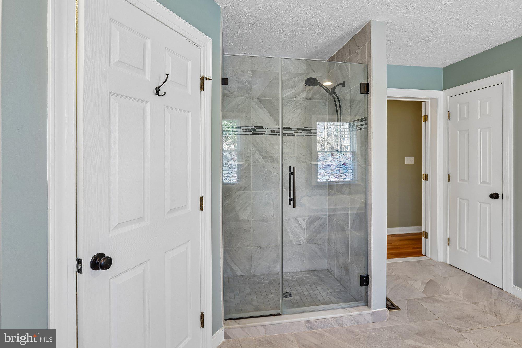 FALLS GLEN - Residential