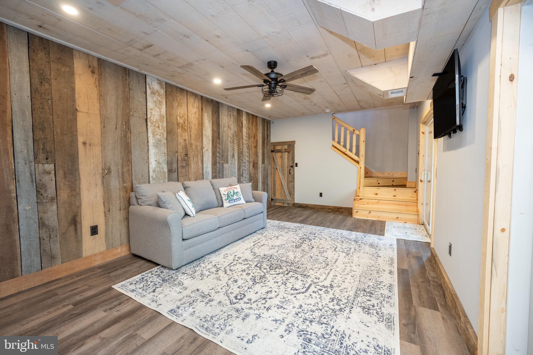 STATE PARK ROAD - Residential