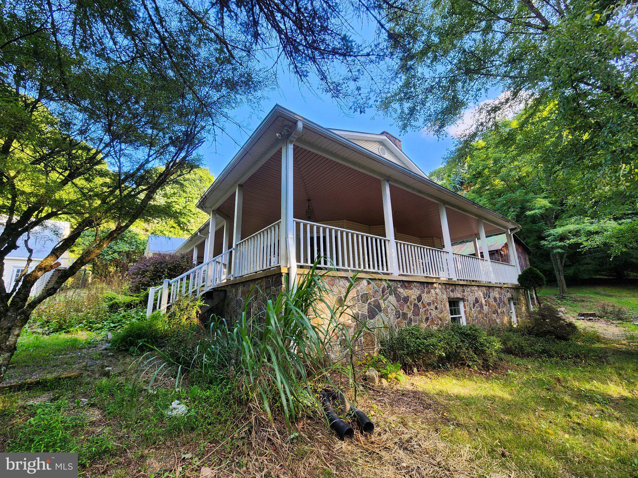 370 DOVE LANE