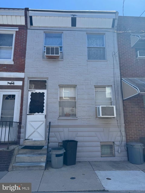 Townhouse For Sale - 2023 S Darien Street<br/> PHILADELPHIA, PA 19148
