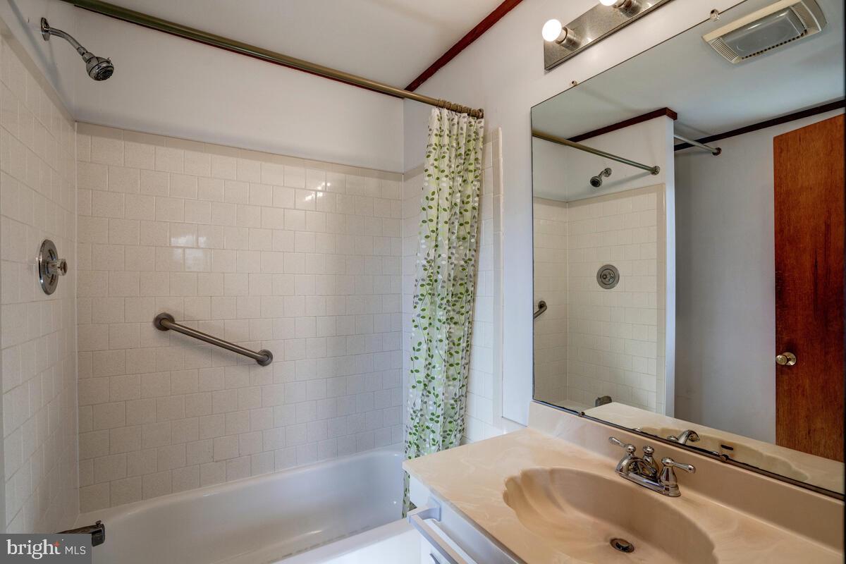 CRESTVIEW - Residential