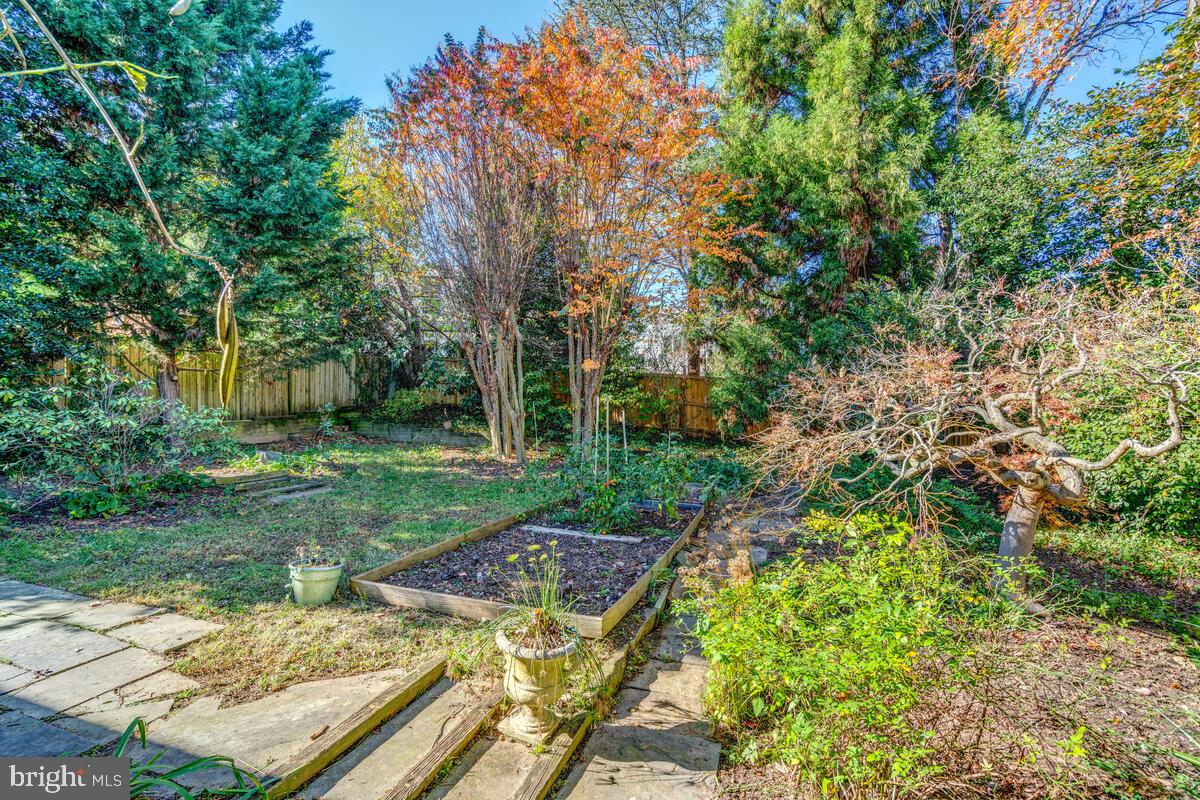 CRESTVIEW - Residential