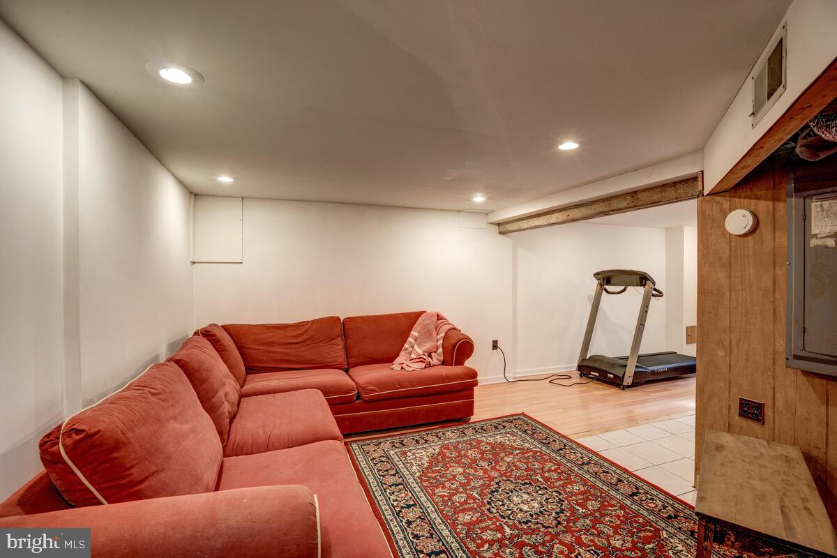 CRESTVIEW - Residential