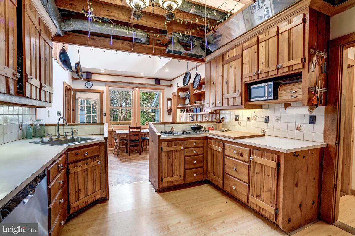 CRESTVIEW - Residential