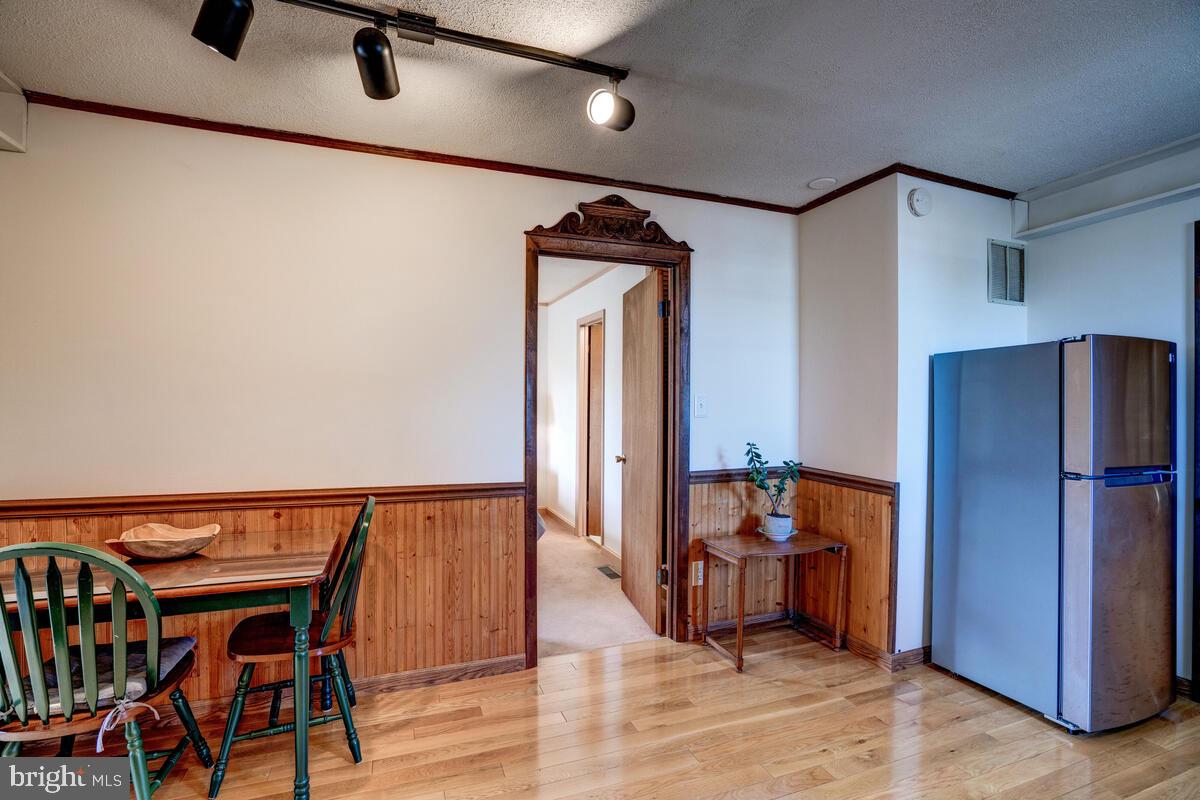 CRESTVIEW - Residential