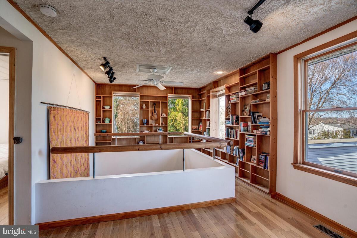 CRESTVIEW - Residential