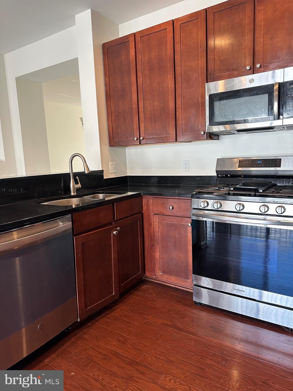 CENTREVILLE CROSSING - Residential Lease