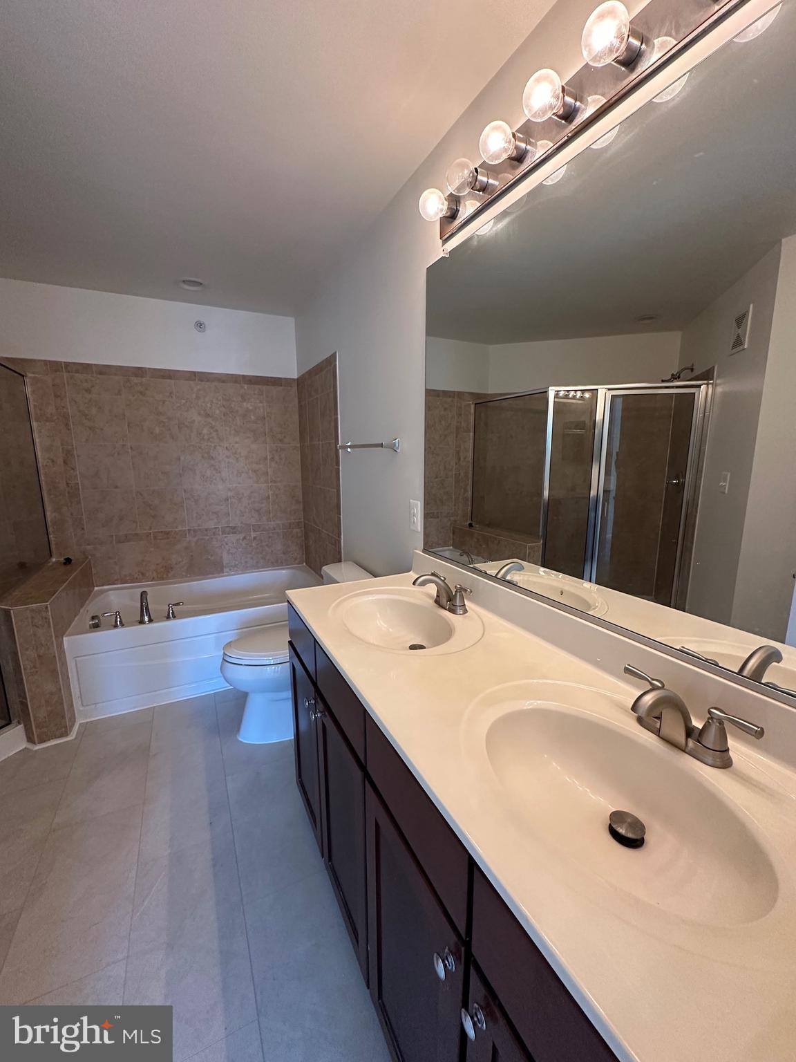 CENTREVILLE CROSSING - Residential Lease