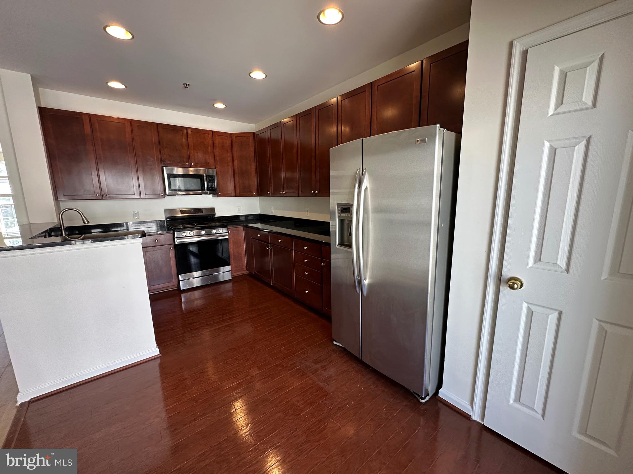 CENTREVILLE CROSSING - Residential Lease