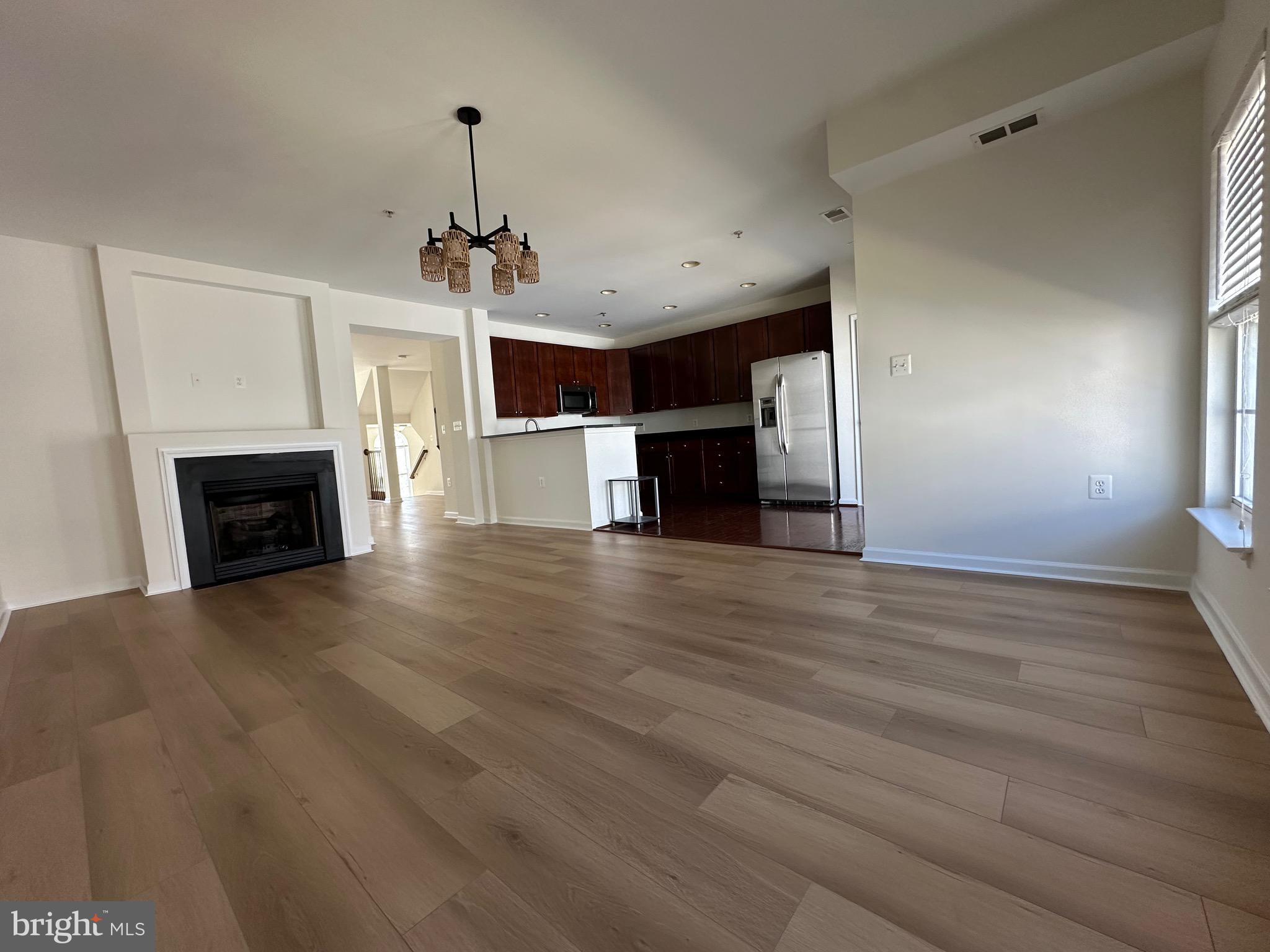 CENTREVILLE CROSSING - Residential Lease