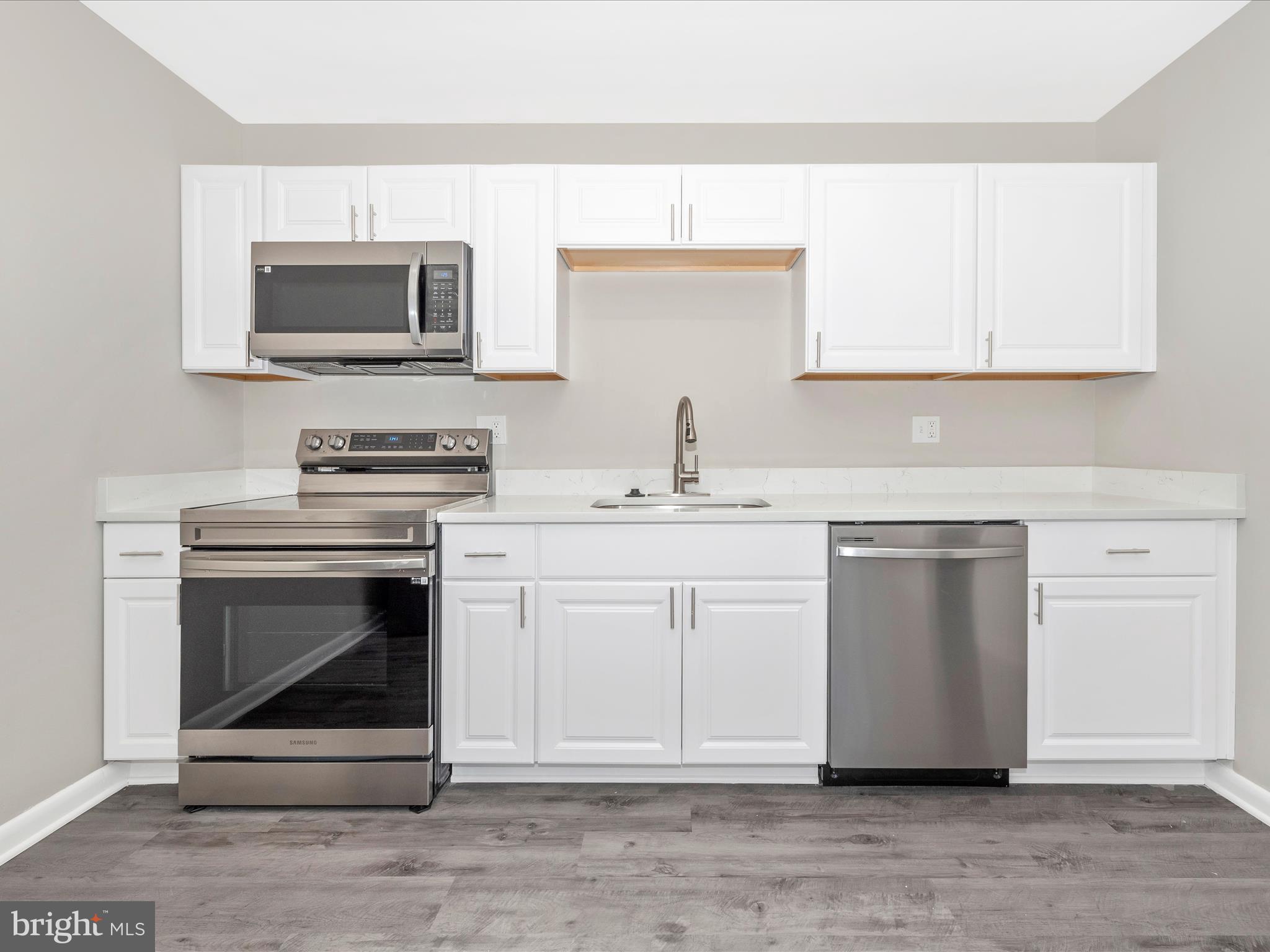 POTOMAC MANOR - Residential