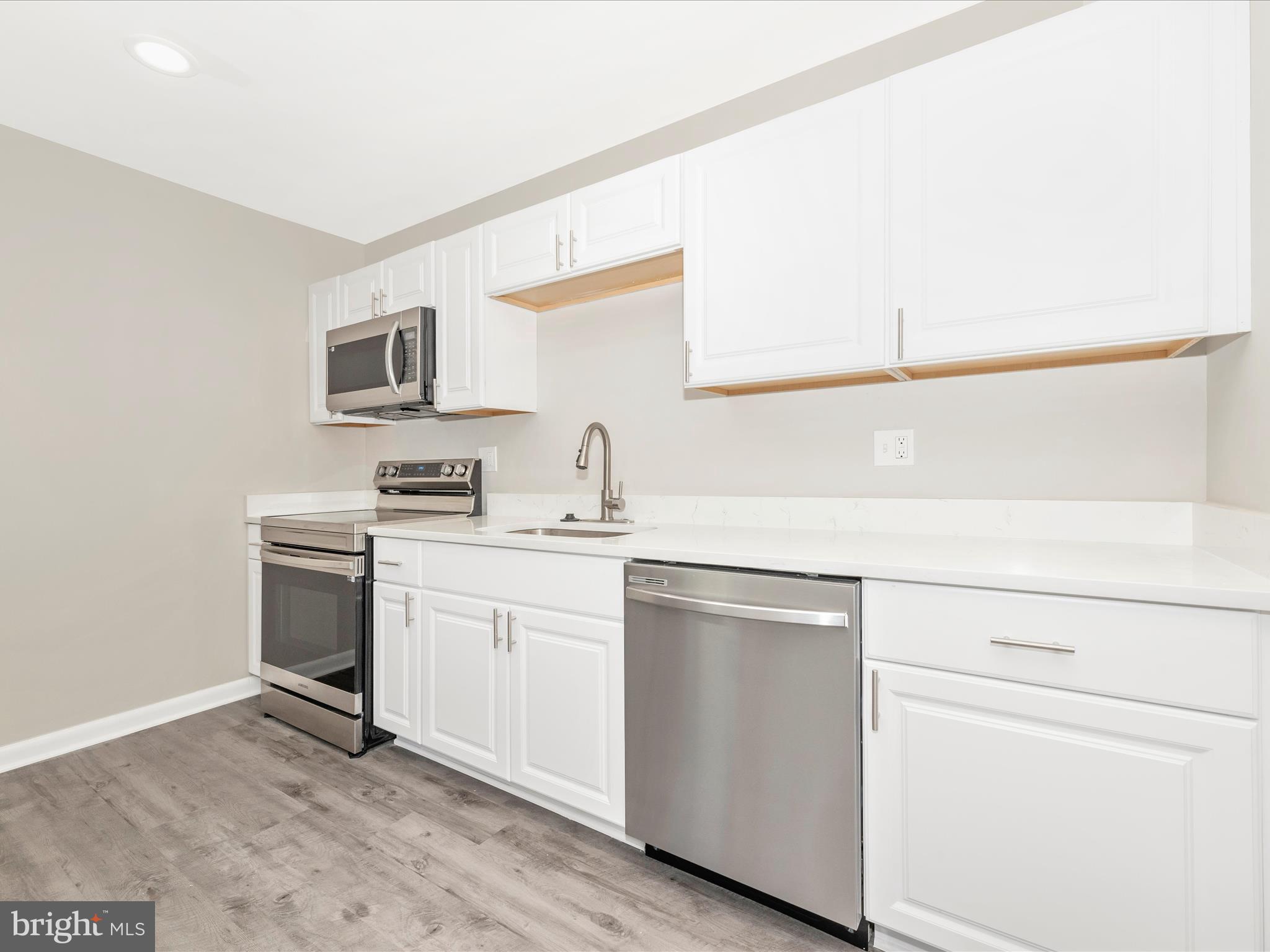 POTOMAC MANOR - Residential